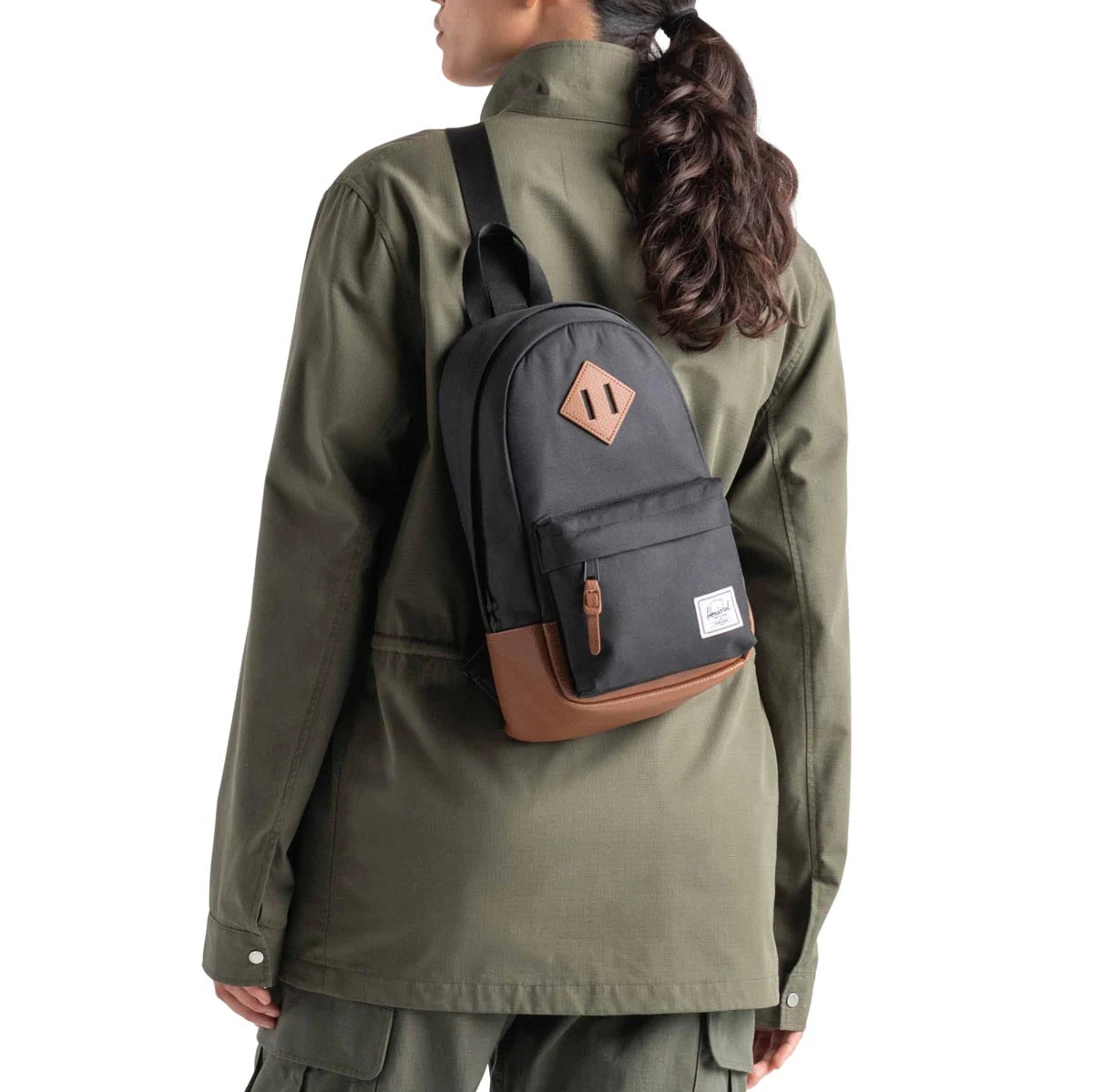 Herschel Supply Heritage Shoulder Bag - Black/Tan 3 Herschel Supply Heritage Shoulder Bag - Black/Tan - Image 3